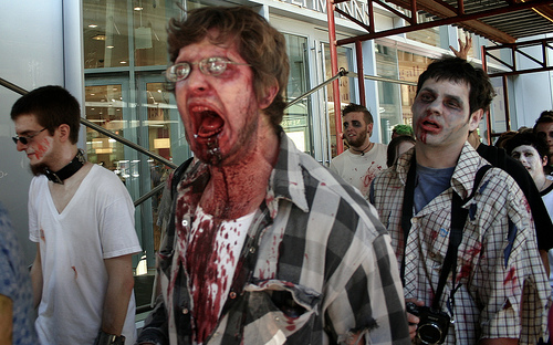 zombies bzw zombiedarsteller © flickr /Eric Ingrum