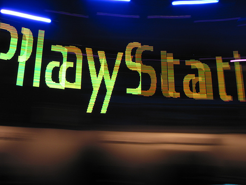 playstation schrift in bewegung © flickr / pusgums